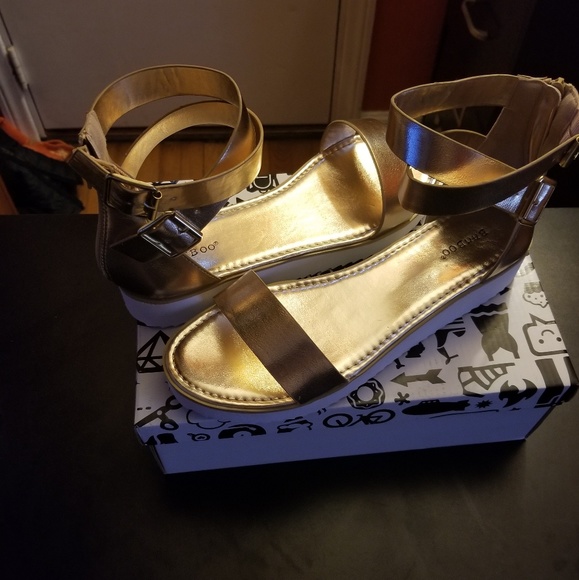 Shoes - Picture 5 of 6